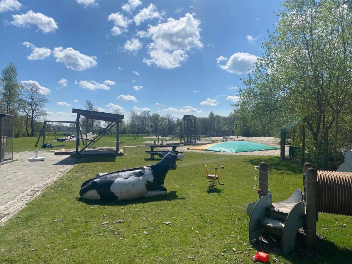 Pipowagens Bij Pannenkoekenrestaurant & Camping De Koppenjan 'Een Uniek Verblijf Met Kinderspeelboerderij' Jubbega-Schurega Eksteriør billede